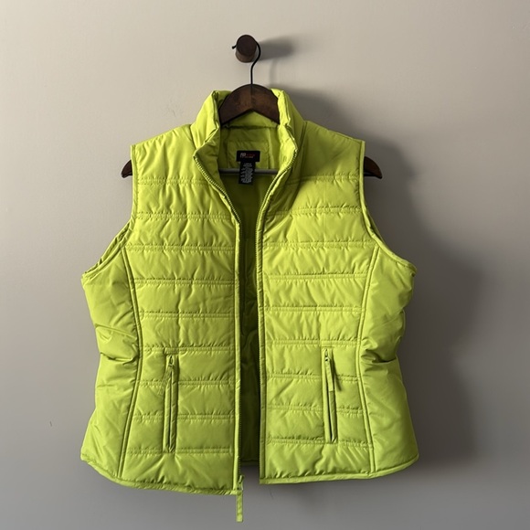 SJB ACTIVE BY ST. JOHN’S BAY BRIGHT SPRING GREEN PUFFER VEST SIZE LARGE - Picture 2 of 6